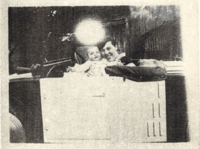 Mutter und Knabe mit Kugelblitz (1928); Oskar Pastior 1985.png